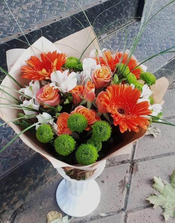 Букет цветов из: Герберы, Хризантемы, Альстромерии и Розы в Великовечное
