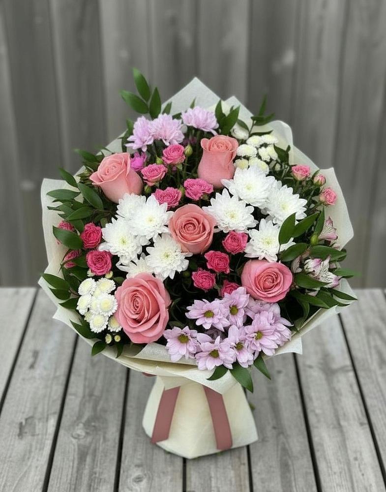 Букет цветов из: Альстромерии, Гвоздики, Розы и Хризантемы в Великовечное