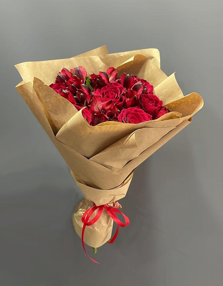 Букет цветов из: Альстромерии и Розы в Великовечное