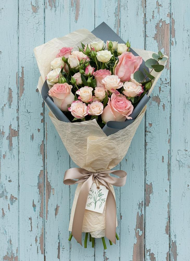 Букет цветов из: Розы в Великовечное