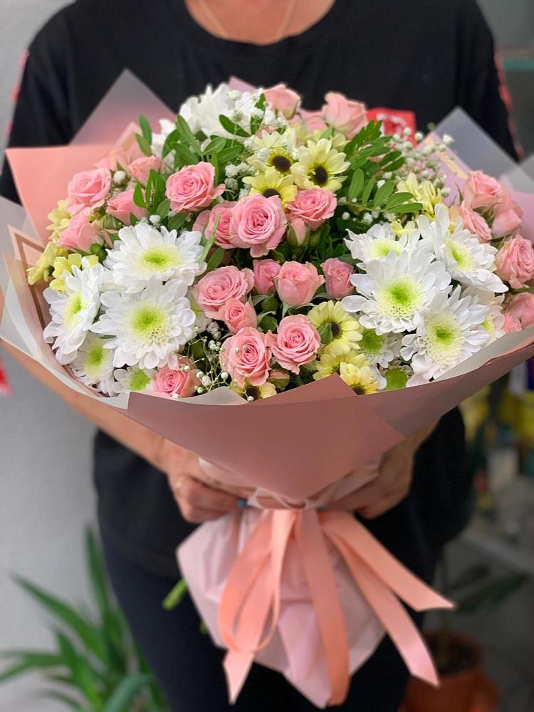 Букет цветов из: Розы и Хризантемы в Великовечное