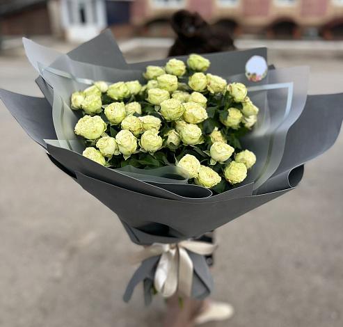 Букет Белые кустовые розы Солинеро в Великовечное