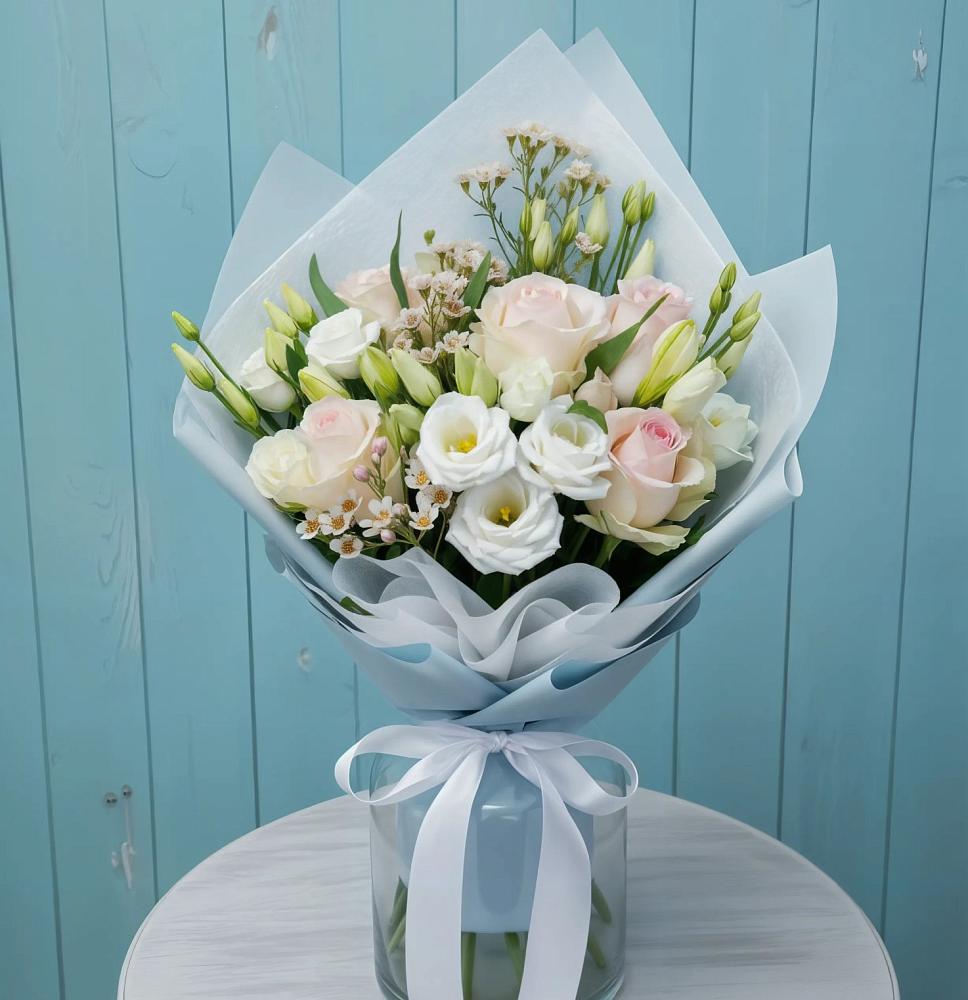 Букет цветов из: Розы и Лизиантусы в Великовечное