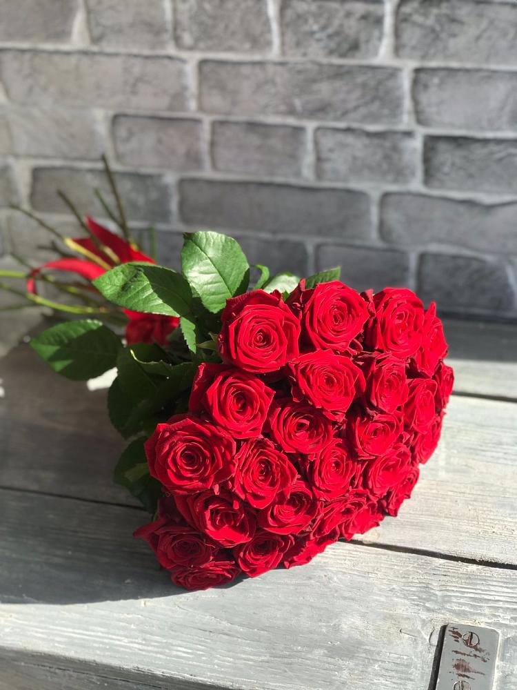 Букет Красные розы Фридом в Великовечное