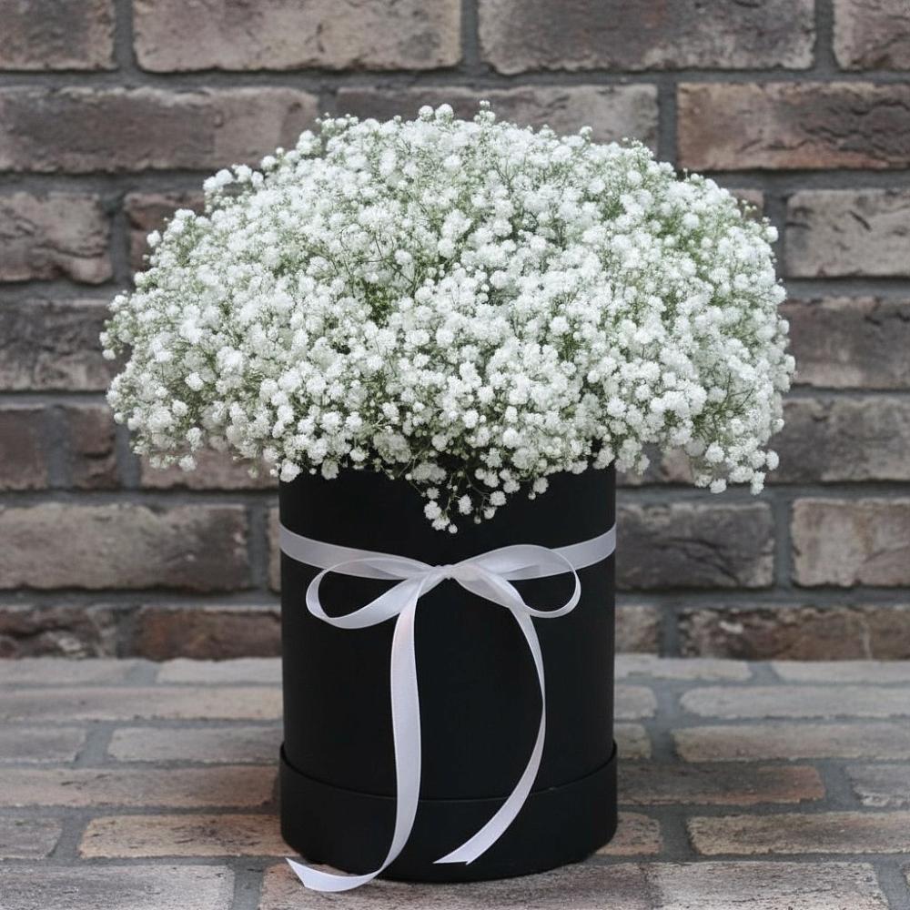 Цветочная композиция из Гипсофила в шляпной коробке в Великовечное