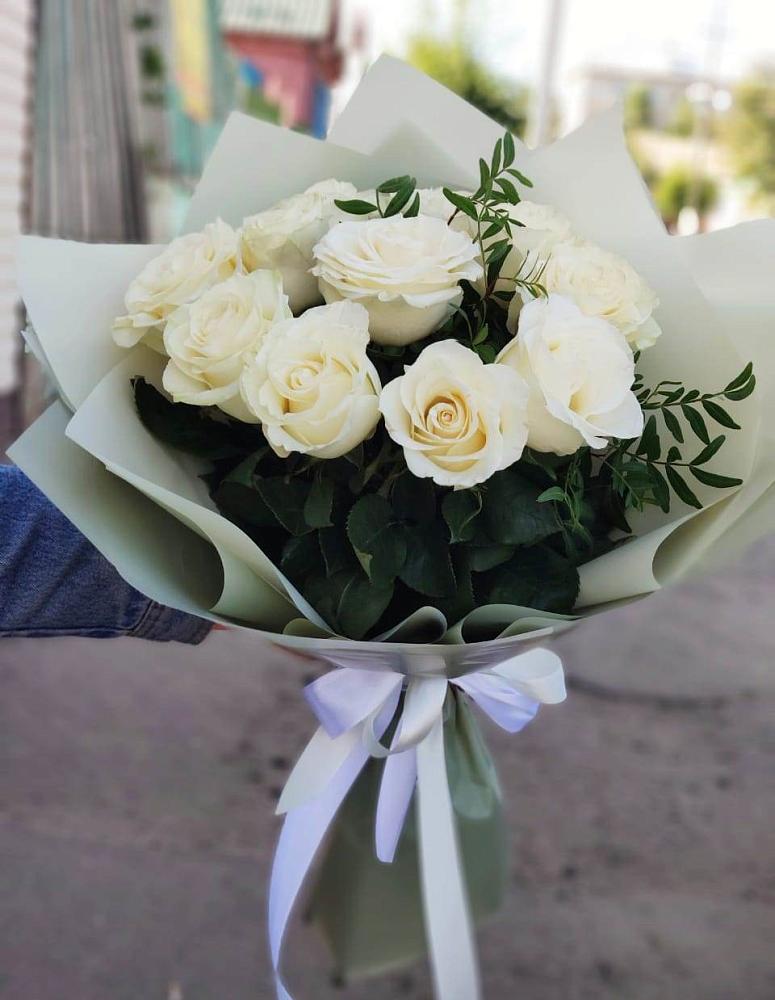 Букет Белые розы Проуд в Великовечное