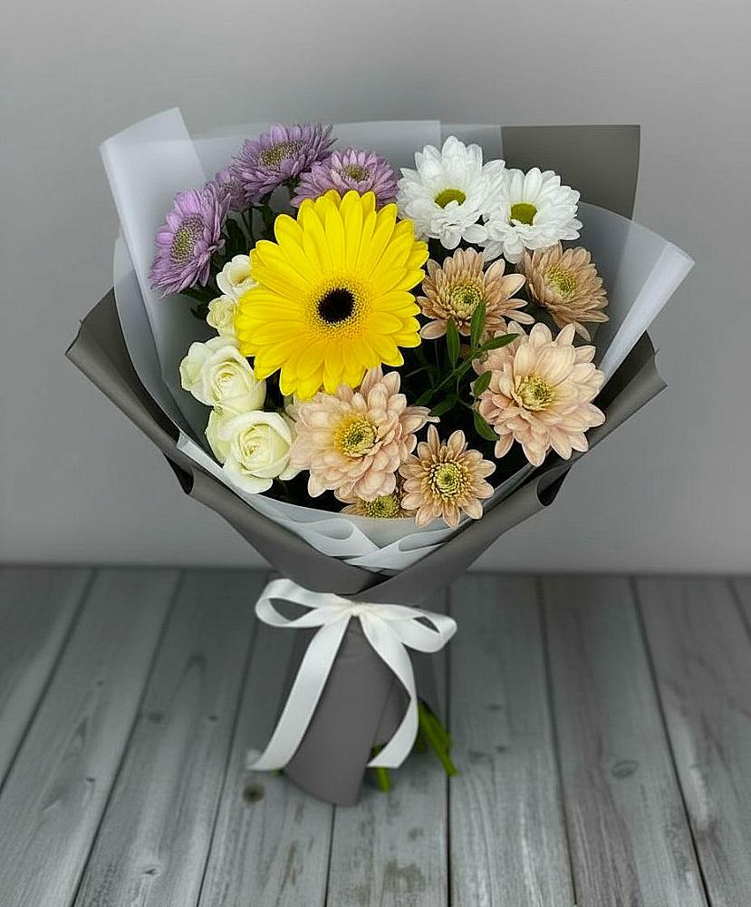 Букет цветов из: Розы, Герберы и Хризантемы в Великовечное