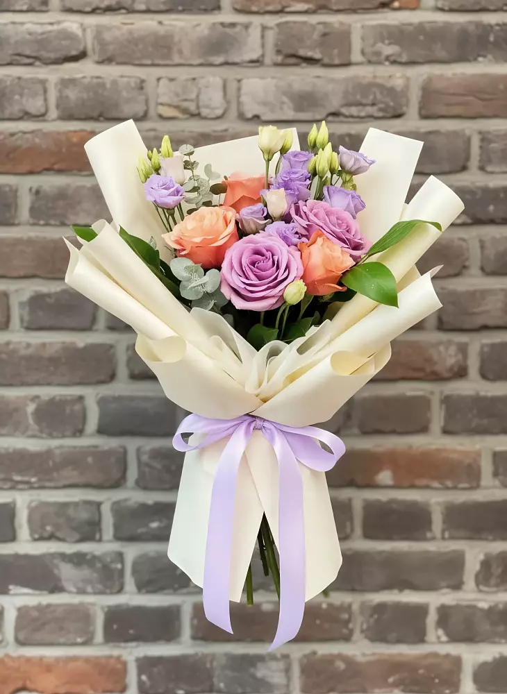 Букет цветов из: Лизиантусы и Розы в Великовечное