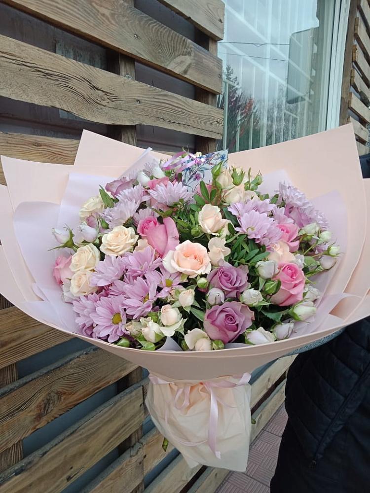 Букет цветов из: Розы и Хризантемы в Великовечное