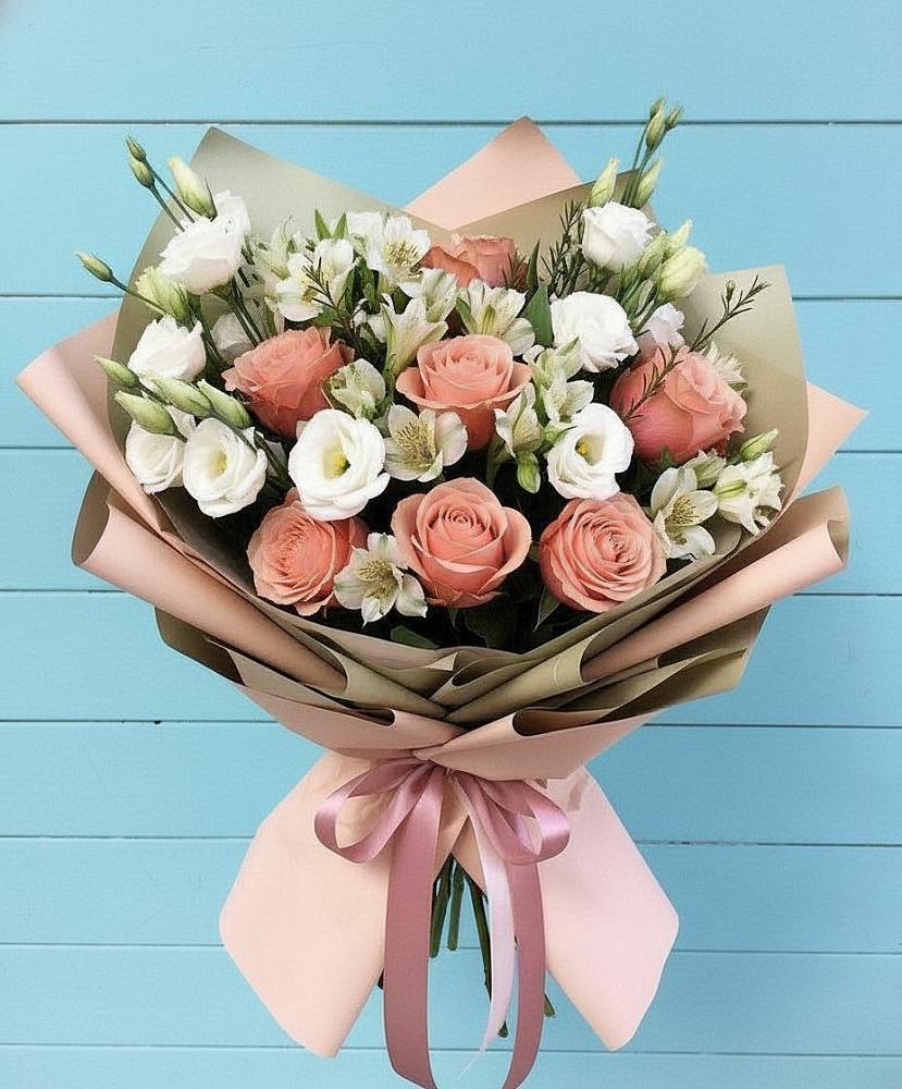 Букет цветов из: Розы, Альстромерии и Лизиантусы в Великовечное