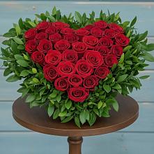 Цветочная композиция из Розы в виде сердца в Великовечное