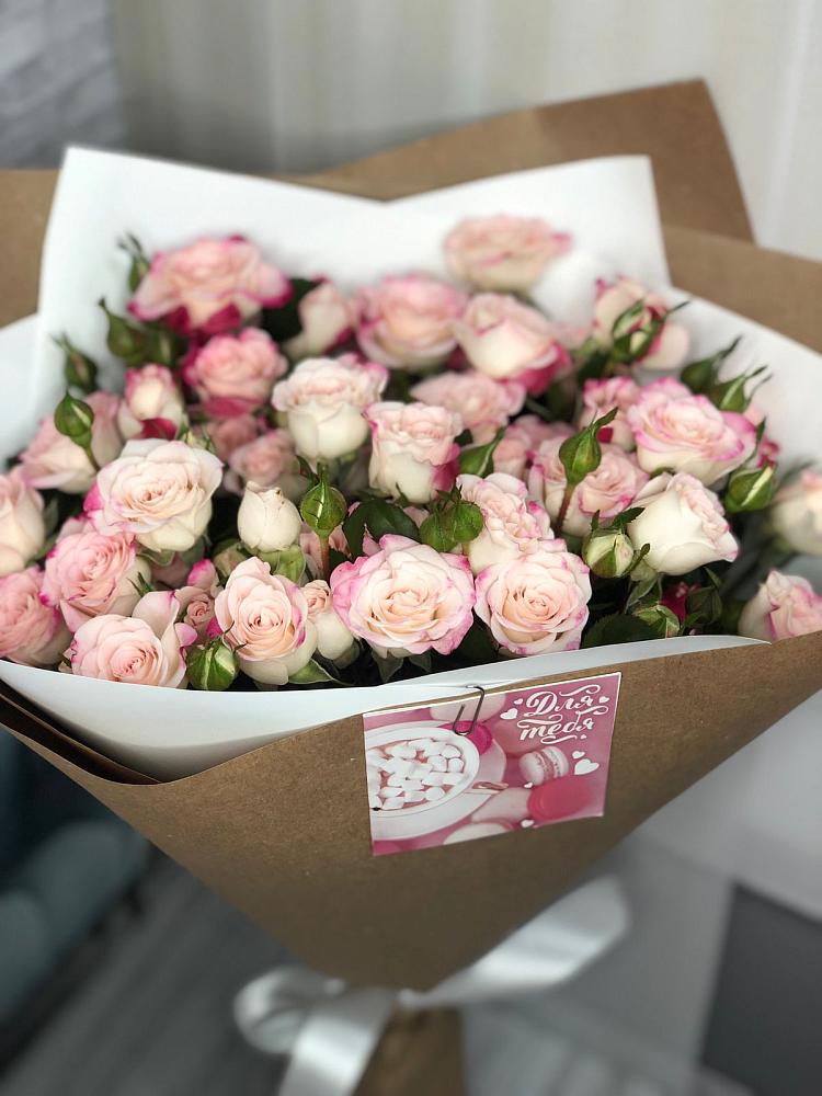 Букет цветов из: Розы в Великовечное