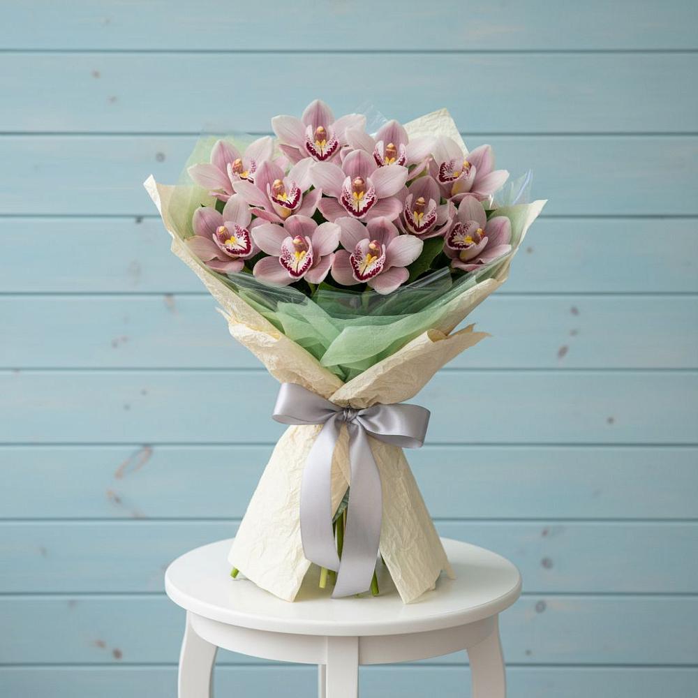 Букет цветов из: Орхидеи и Розы в Великовечное