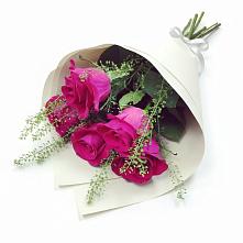 Букет цветов из:  Розы в Великовечное