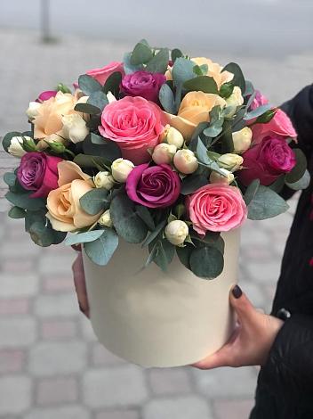 Цветочная композиция из Розы в шляпной коробке в Великовечное