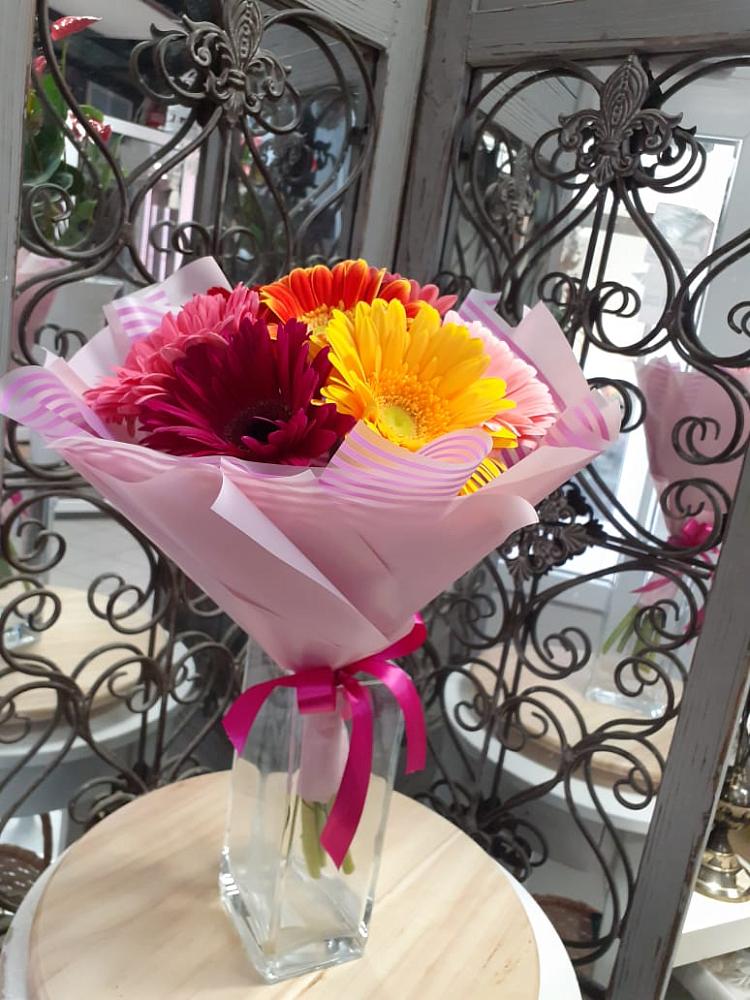 Букет цветов из: Герберы в Великовечное