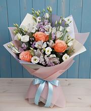 Букет цветов из:  Лизиантусы, Розы, Альстромерии и Гипсофила в Великовечное