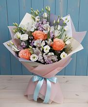 Букет цветов из:  Лизиантусы, Розы, Альстромерии и Гипсофила в Великовечное