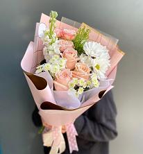 Букет цветов из:  Хризантемы и Розы в Великовечное