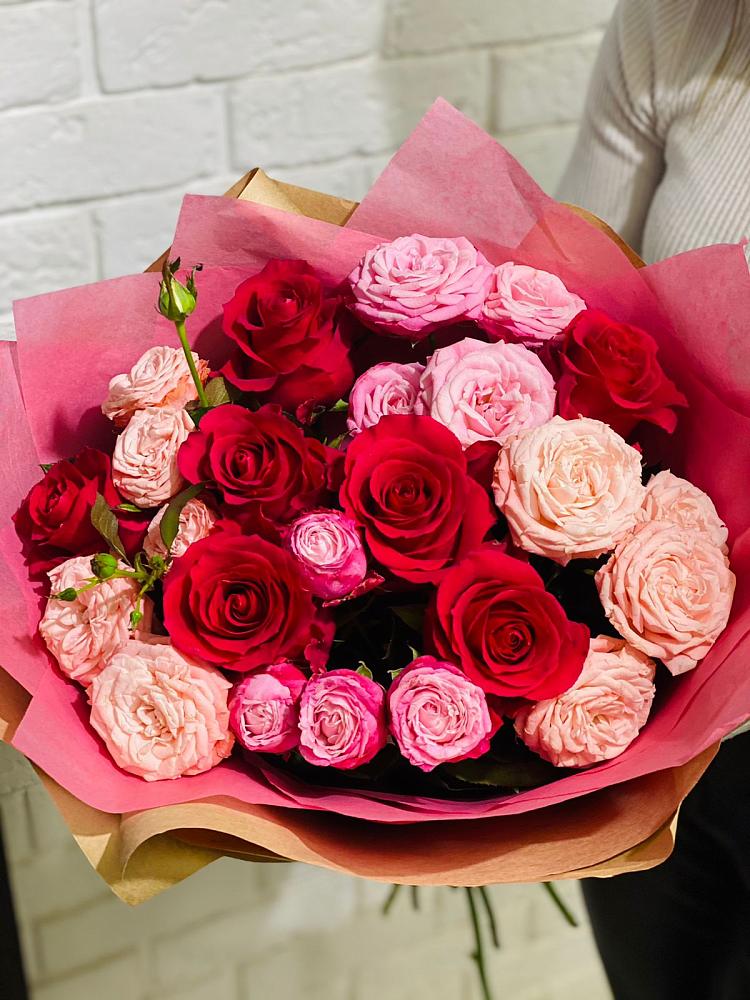 Букет цветов из: Розы в Великовечное