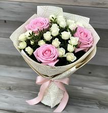 Букет цветов из:  Розы в Великовечное