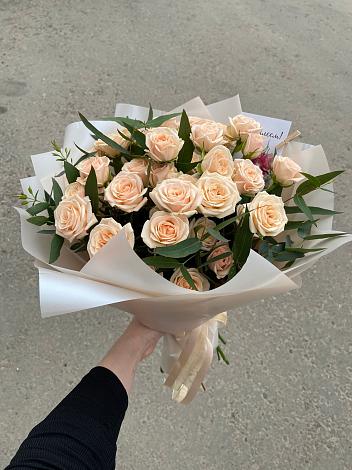 Букет Кремовые розы Латте в Великовечное