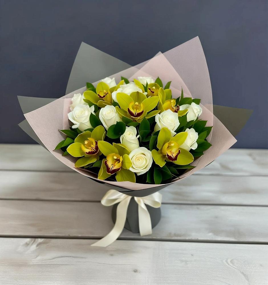 Букет цветов из: Орхидеи и Розы в Великовечное