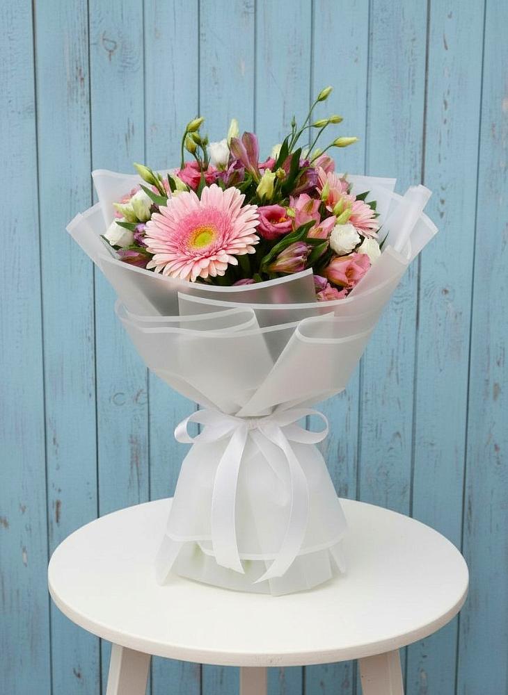 Букет цветов из: Герберы, Альстромерии и Лизиантусы в Великовечное