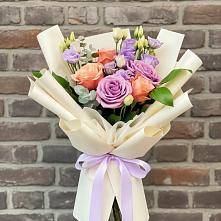 Букет цветов из:  Лизиантусы и Розы в Великовечное