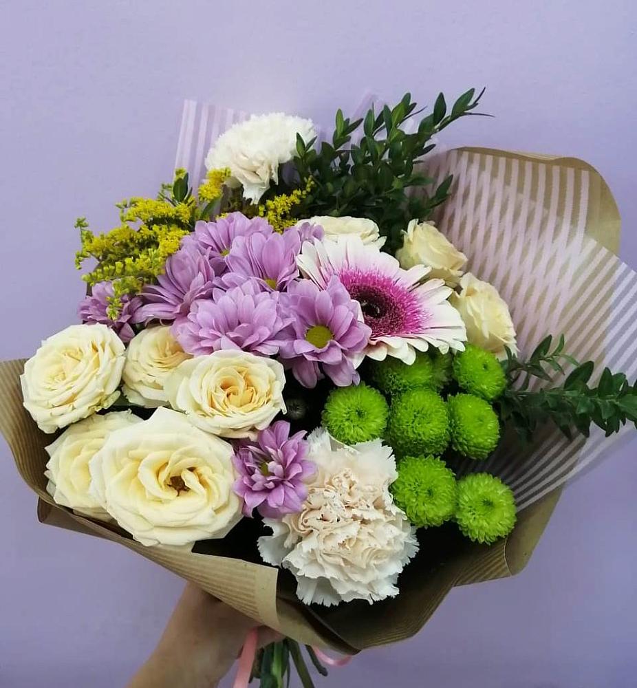 Букет цветов из: Хризантемы, Розы, Гвоздики и Герберы в Великовечное