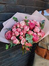 Букет розы в пальмах в Великовечное Букет цветов из: Розы в Великовечное