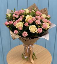Букет цветов из:  Розы в Великовечное