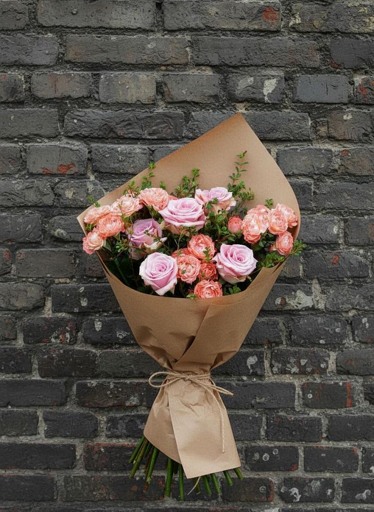 Букет цветов из: Розы в Великовечное