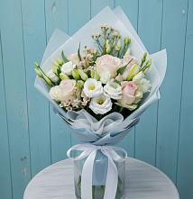 Букет цветов из:  Розы и Лизиантусы в Великовечное