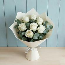 Букет Белые розы в Эвкалипте в Великовечное