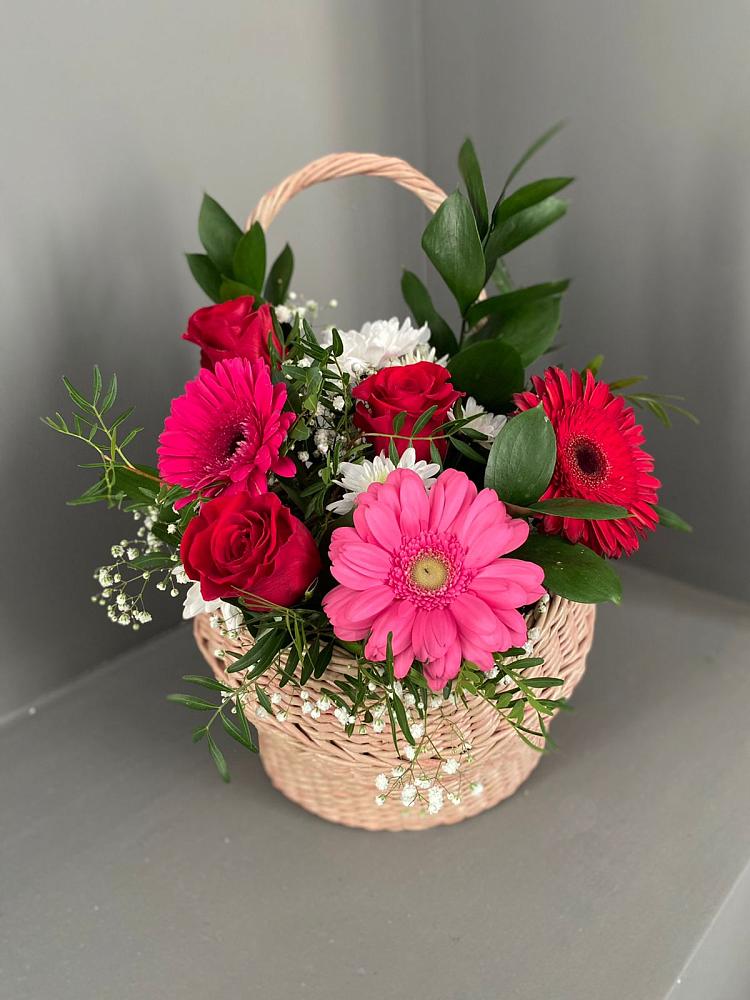Цветочная композиция из Розы, Хризантемы и Герберы в корзине в Великовечное