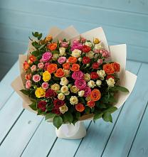 Букет Микс из разноцветных кустовых роз в Великовечное