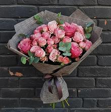 Букет цветов из:  Розы в Великовечное