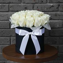 Цветочная композиция из Розы в шляпной коробке в Великовечное