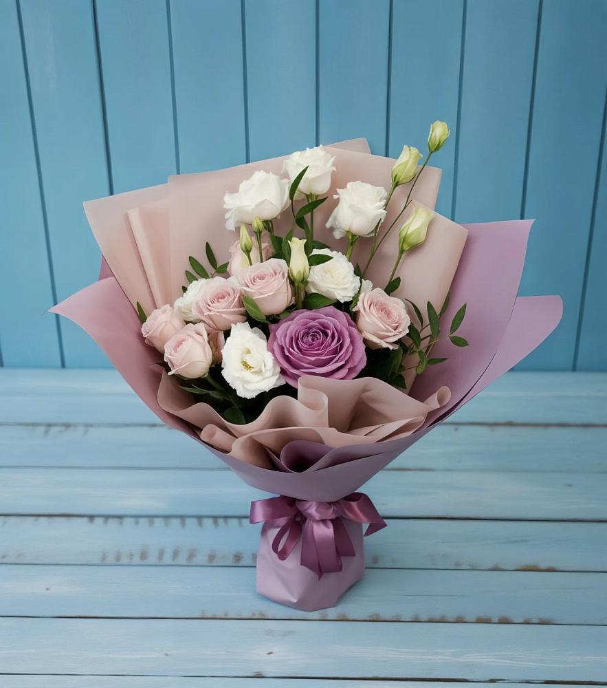 Букет цветов из: Розы и Лизиантусы в Великовечное