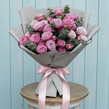 Букет цветов из:  Розы в Великовечное